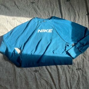 Nike cropped pullover crewneck!